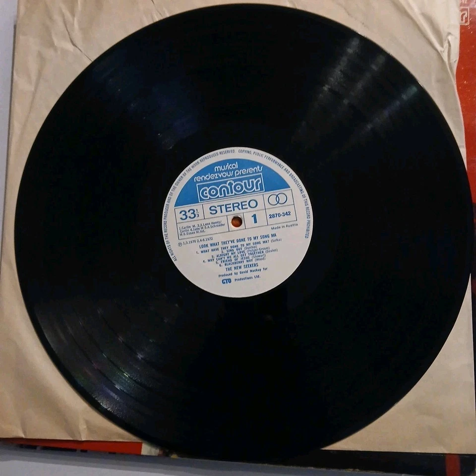THE NEW SEEKERS JOB LOT OF FOUR VINYL ALBUMS BY THE NEW SEEKERS FREE DELIVERY - Image 3 of 4