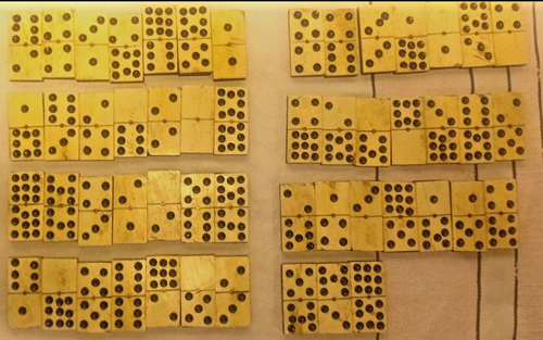 Vintage 52 x frühe Plastik & Holz Dominosteine getragen alt