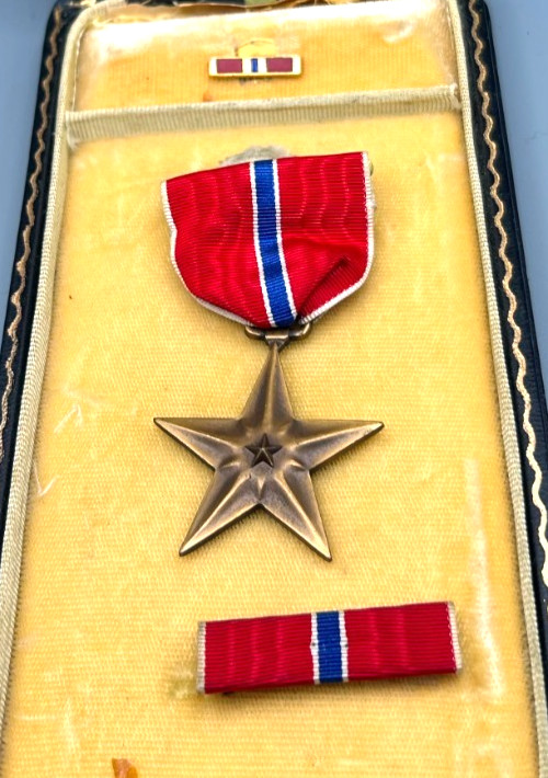 WWII Bronze Star Medal & Ribbons Complete Set In Original Presentation Case