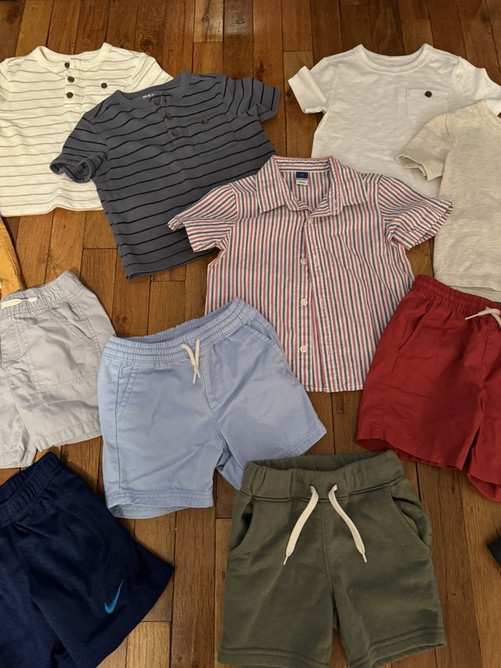 2t Boys 9 Shorts 8 Short Sleeve Shirts. Mostly Old Navy Great Condition