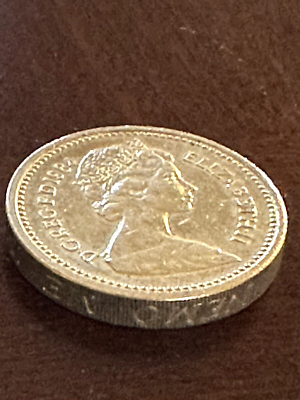 1984, ONE POUND QUEEN ELIZABETH II Rare Coin Upside Down 1984, ONE POUND QUEEN ELIZABETH II Rare Coin Upside Down