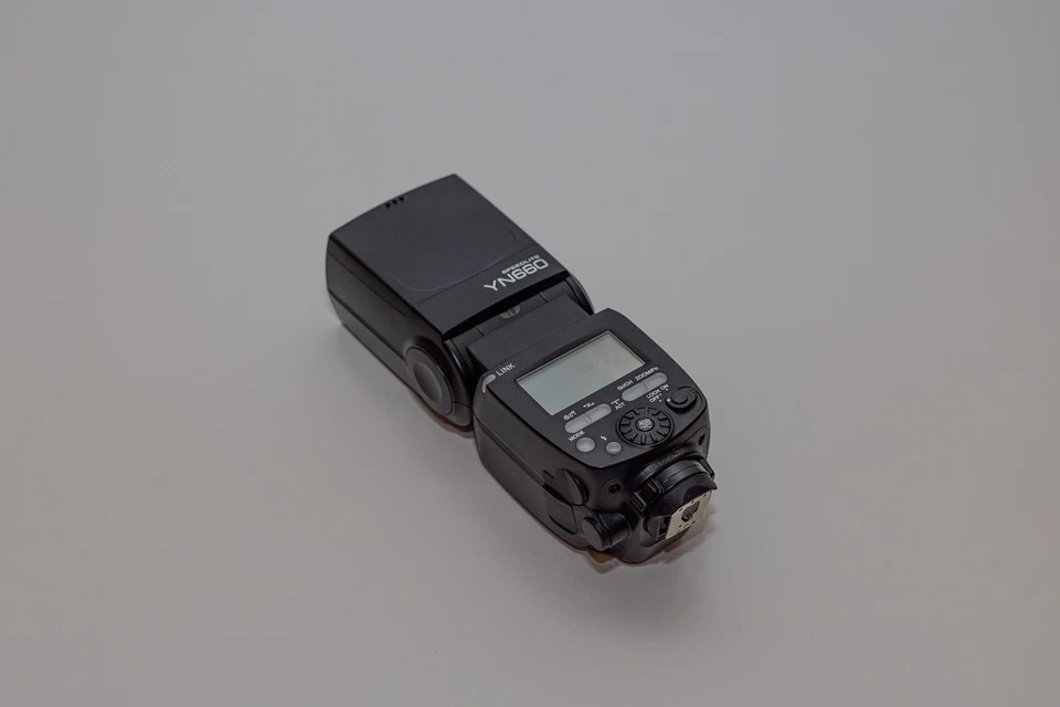 Yongnuo Speedlite YN660 Compatible with Canon EOS Powerful On Camera Flash - Image 2 of 2