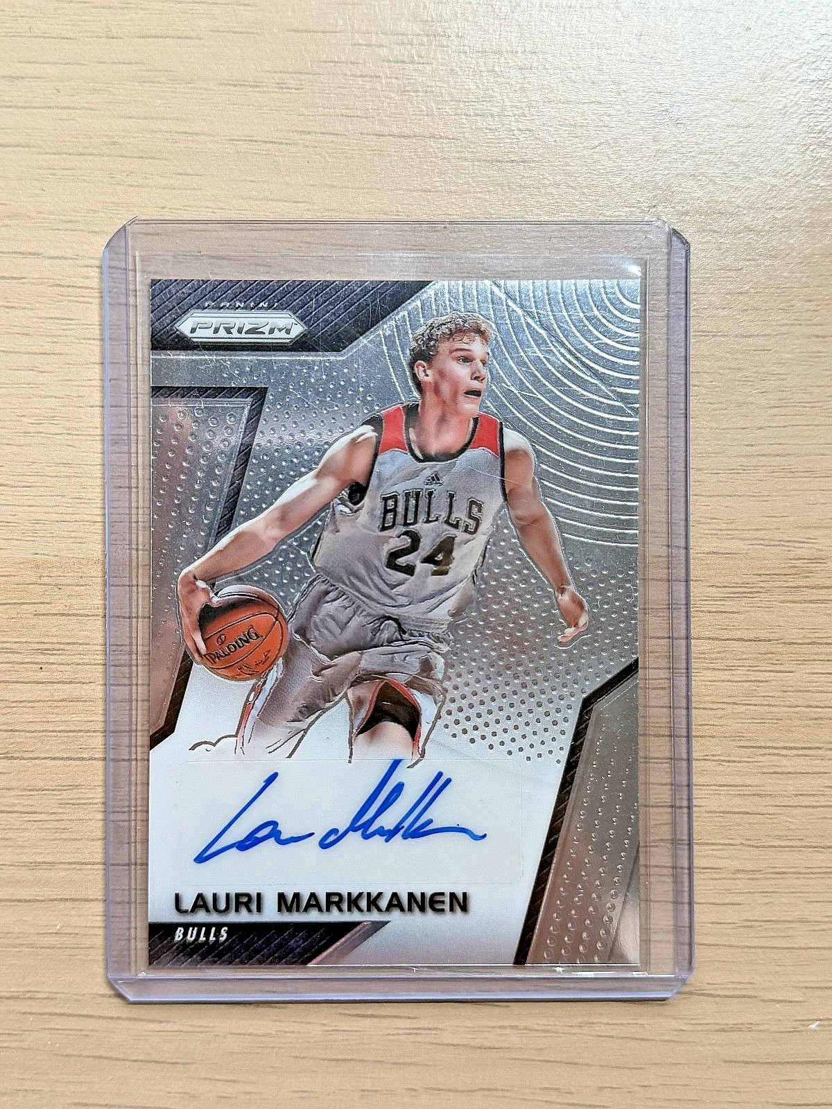 2017-18 Panini Prizm - Rookie Signatures Lauri Markkanen #RS-LM (AU, RC)