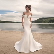Romantic Mermaid Wedding Dress Sweetheart Satin Sleeveless Beach Bridal Gown