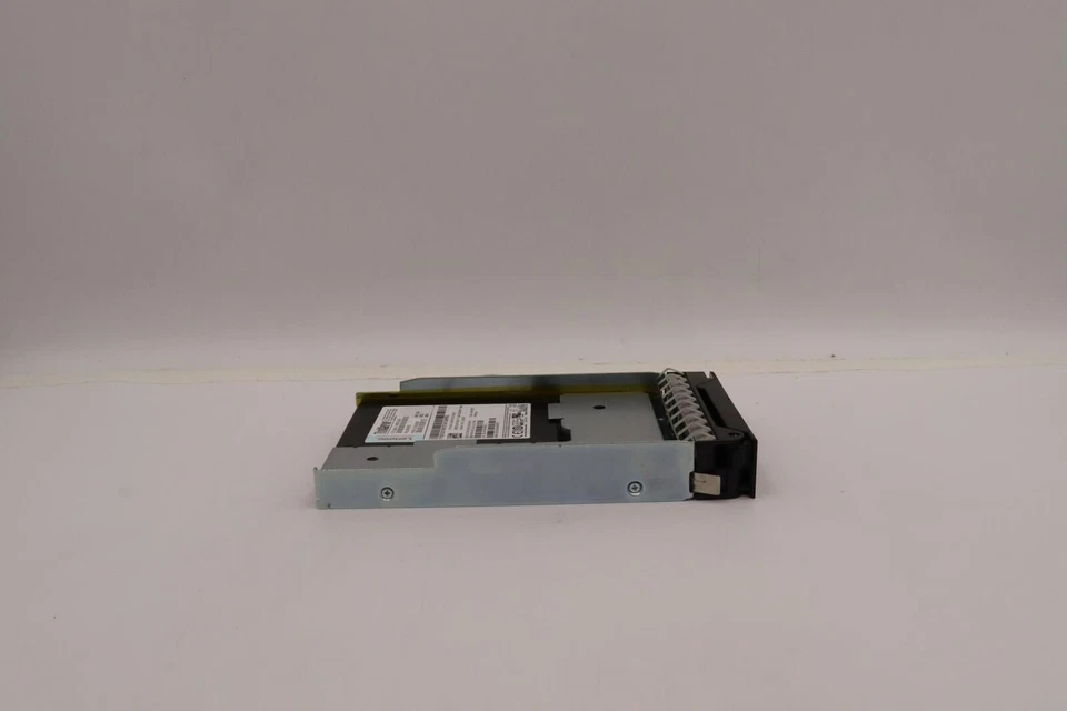 Lenovo 00PH875 4XB0K12406 ThinkServer SAS 400GB 12Gb/s 2.5" in 3.5'' Tray SSD - Image 4 of 4