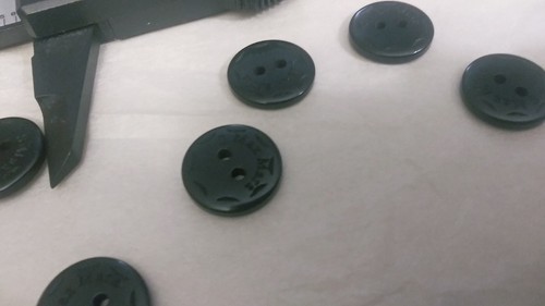 mara max button single black resin 17 mm 2-hole - Picture 5 of 7