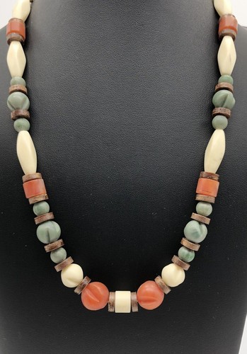 Tolle Halskette lang und rund Perlen elfenbein weiß orange grün 20" Hakenverschluss - Bild 1 von 5