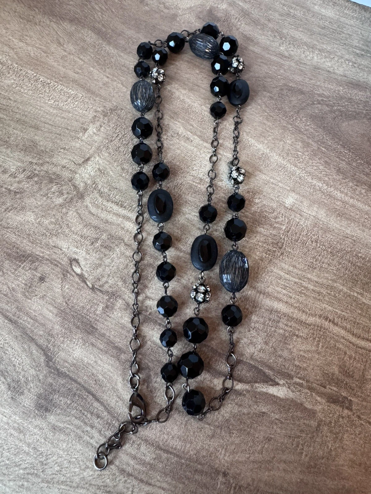 VETEMENTS Collana lunga in vetro multidimensione sfaccettata con perline nere costume moda