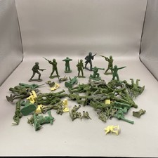 Army Men Soldiers Lot of 60 Plastic Green White 1"-2  Toy Figures Vintage 3sets
