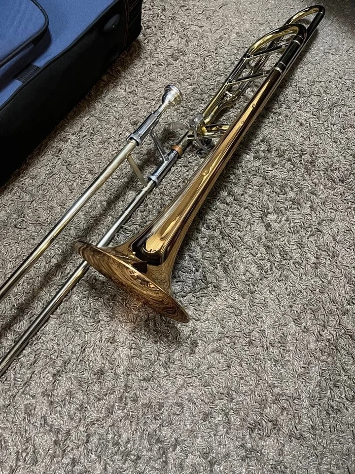 Trombón bajo tenor Holton Tr161 Foto 2 de 4