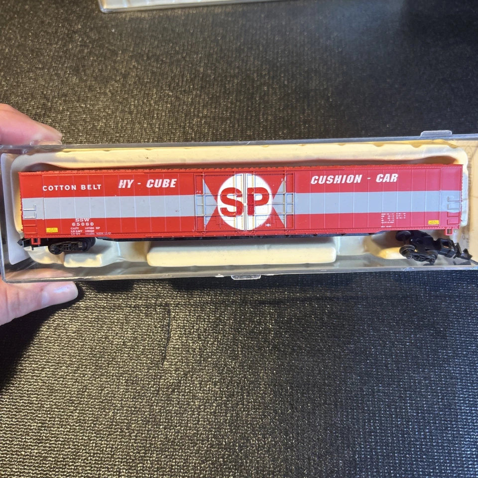 Con-Cor Southern Pacific #44 Lot Of 2 Hy-Cube Boxcar Santa Fe C-7 - Image 3 of 4