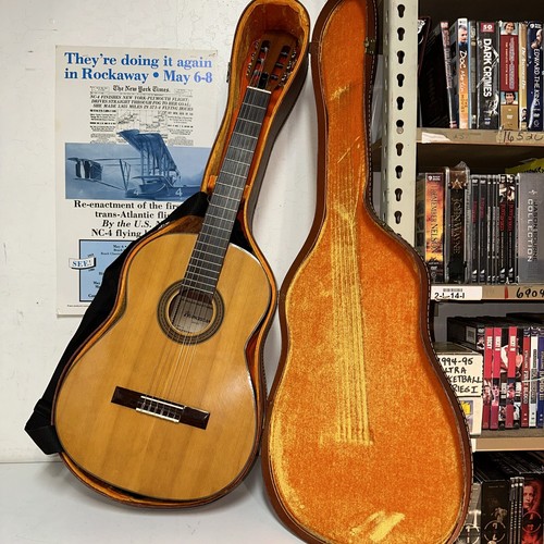 Classical Acoustic Guitar Model "Franciscan" No. 51 with Case Local Pickup