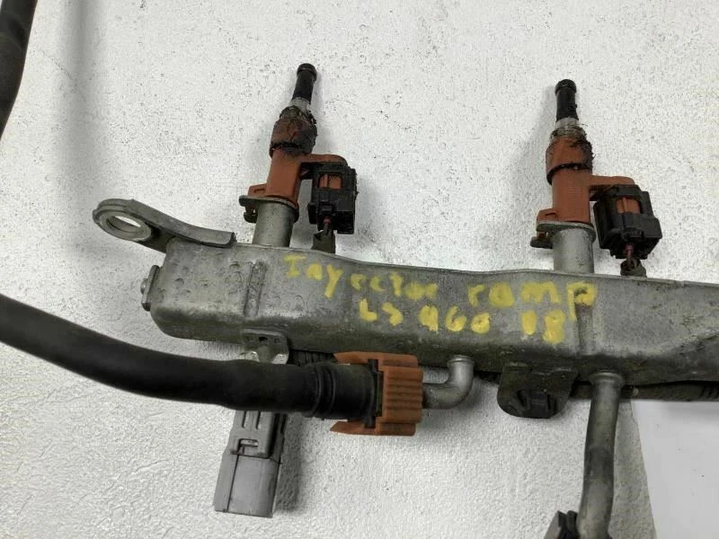 Rampa de inyector de combustible Lexus LS460 2007 OEM+ Foto 4 de 4