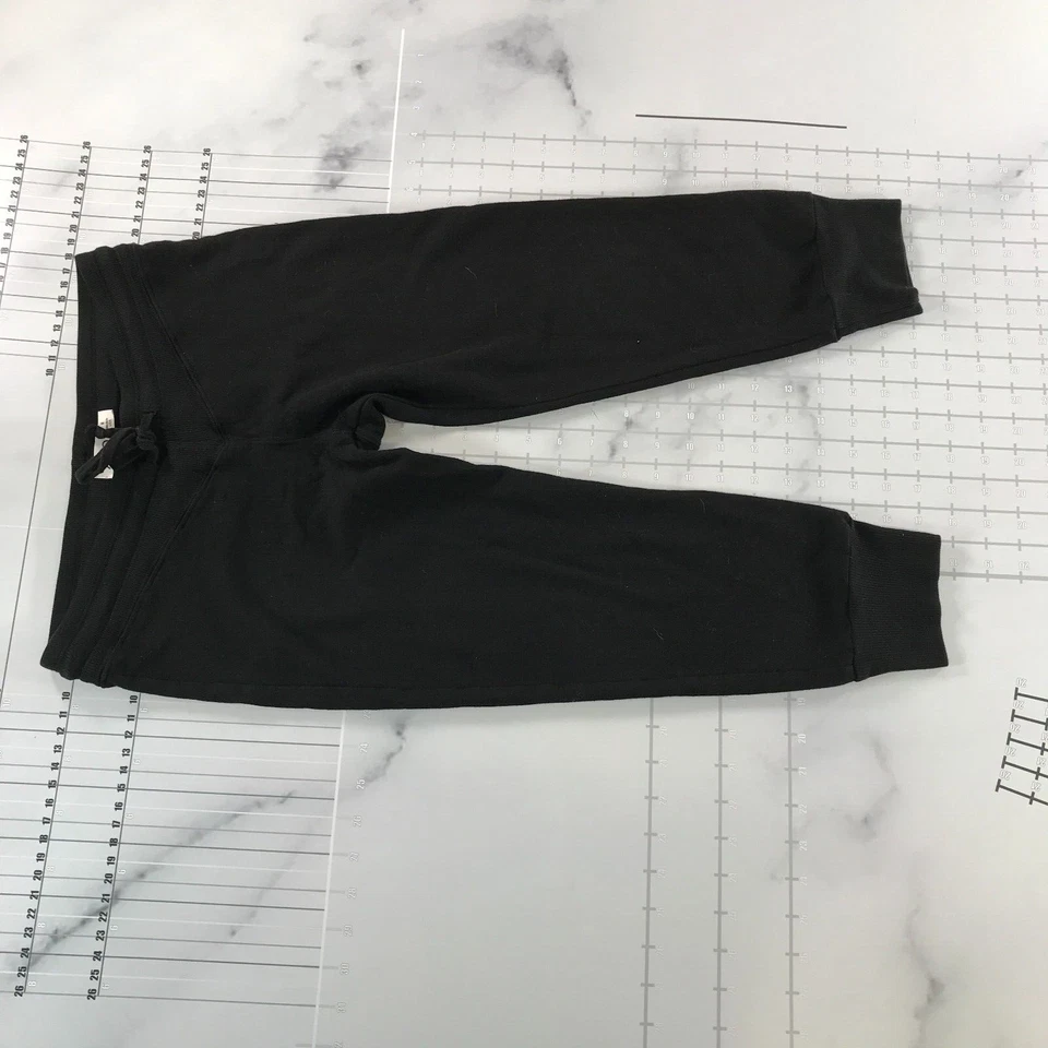 Pantalones Aiko para mujer pequeños negros recortados cintura elástica cordón Foto 3 de 4