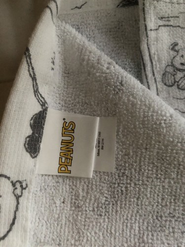 Peanuts~SNOOPY on Red Doghouse~”COMICS” Towel~16” X 26”~NEW~FREE SH. - Picture 2 of 2