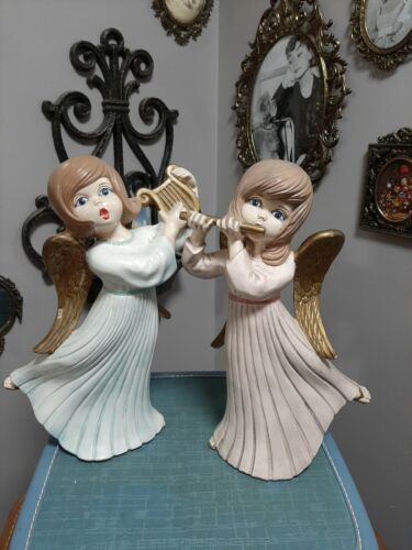 Vintage Pair 1960s Christmas Ceramic Angel Figurines With Harp and Flute  - Foto 1 di 11