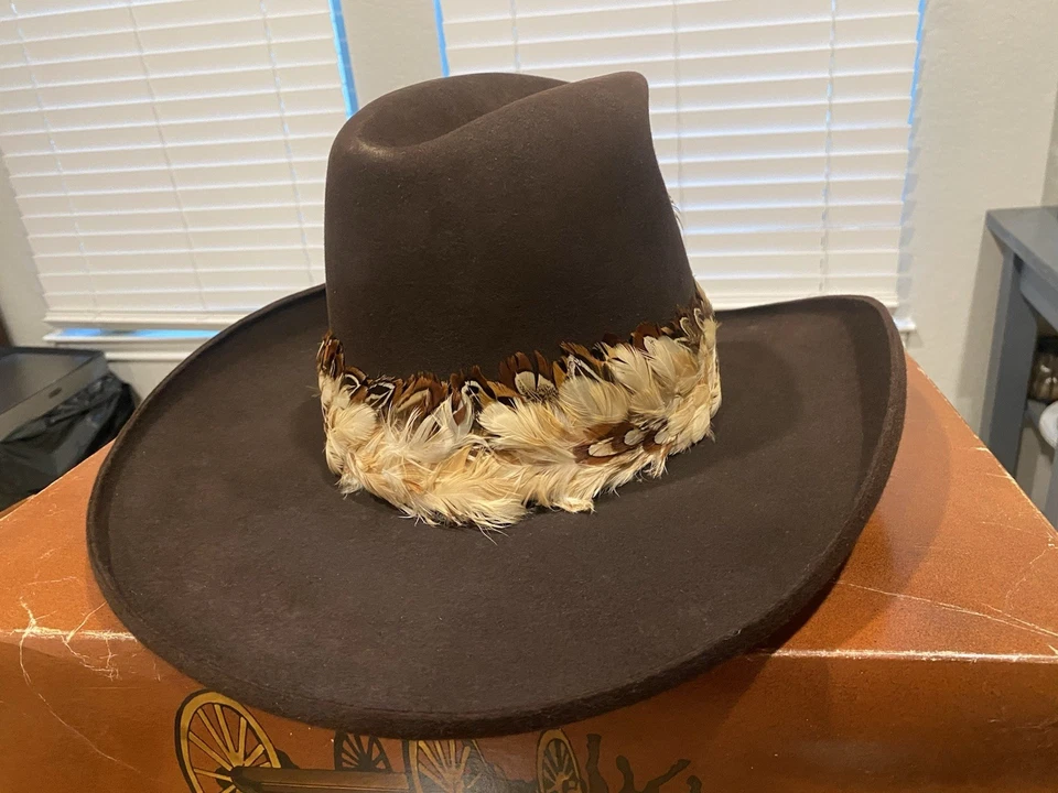 Sombrero Resistol 1979 diligencia marrón chocolate con plumas Foto 4 de 4