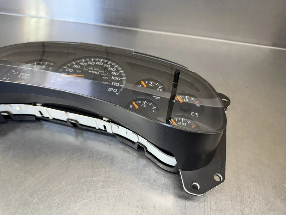 2003-2006 Suburban Sierra Instrument Cluster UNKNOWN MILES 15182146 - Image 3 of 4