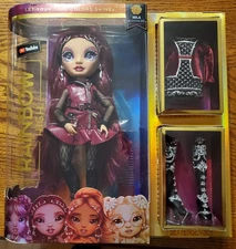 MGAE RAINBOW HIGH Mila Berrymore NRFB - Great 2nd outfit featuring embroidery