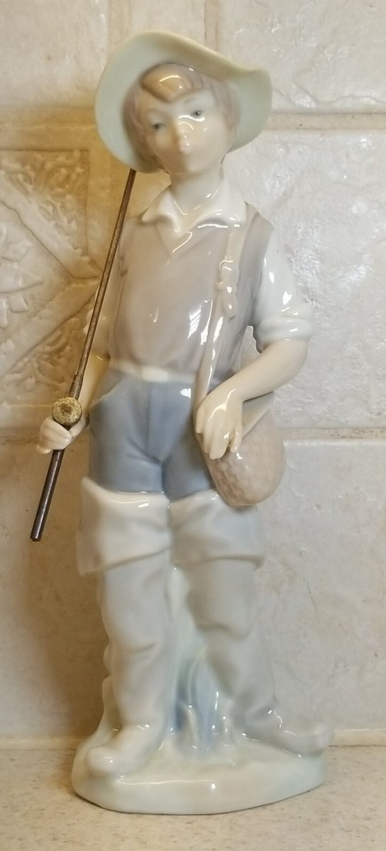 Lladro #4809 FISHER BOY Glossy Figurine issued 1972 8 5/8