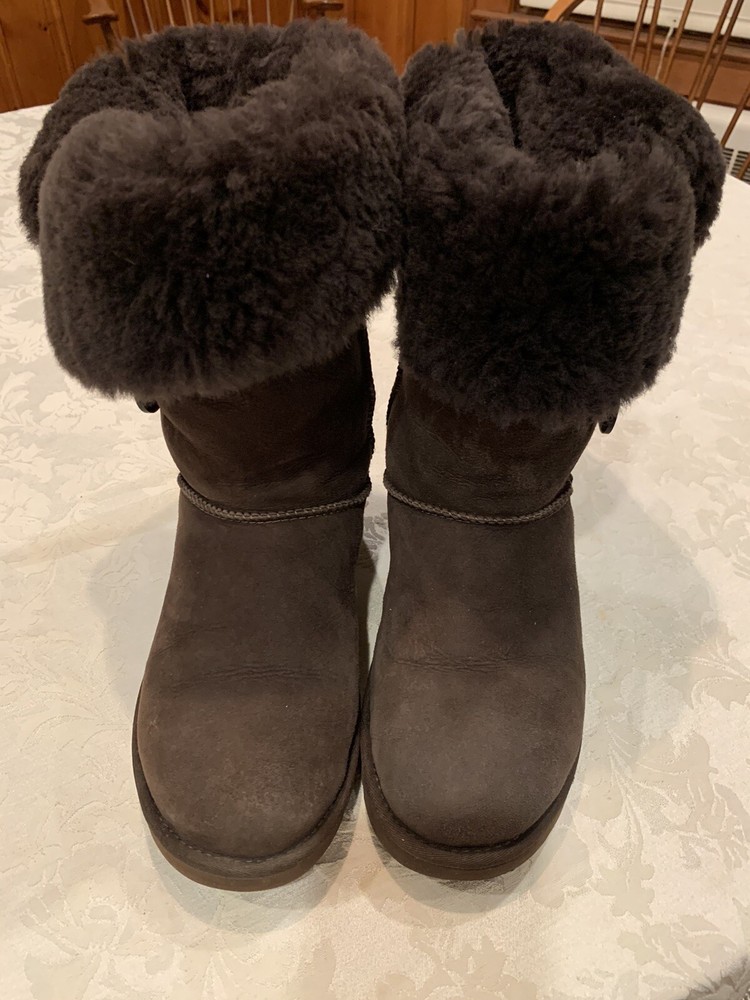 Ugg Australia 1873 Bailey Button Triplet LI Sheepskin Brown Winter Boots Size 8