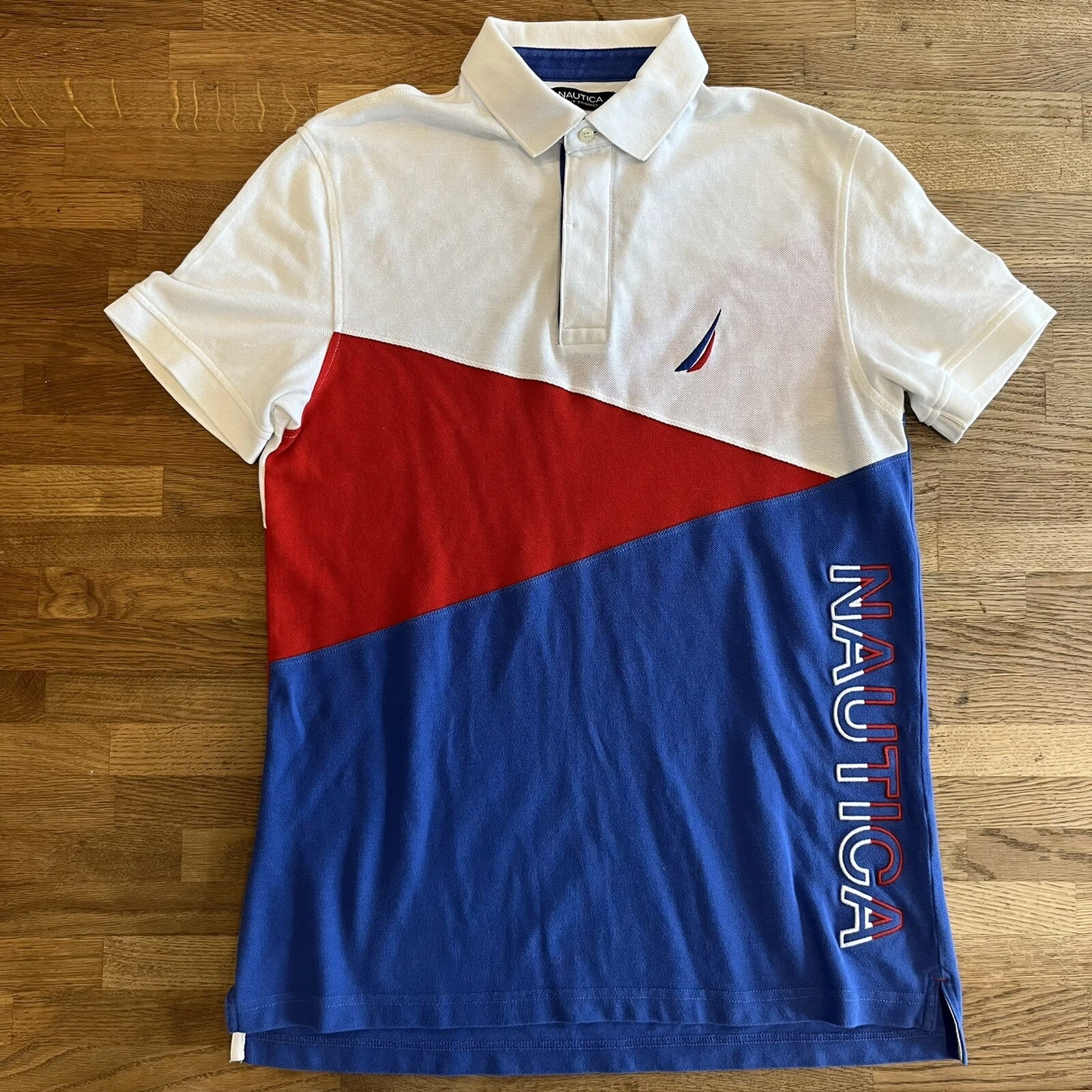 MENS NAUTICA POLO SHIRT IN WHITE/BLUE/RED ELEVATED- MEDIUM (- RRP £90.00) B2