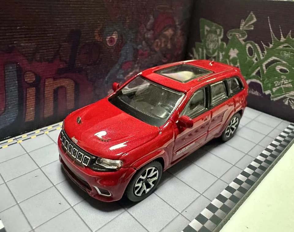 JKM 1:64 Jeep Grand Cherokee Trackhawk Diecast Metal Model Car New - Image 3 of 4