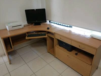 Corner Office Desk With Detachable Side Desks Gumtree Corner Office Desk With Detachable Side