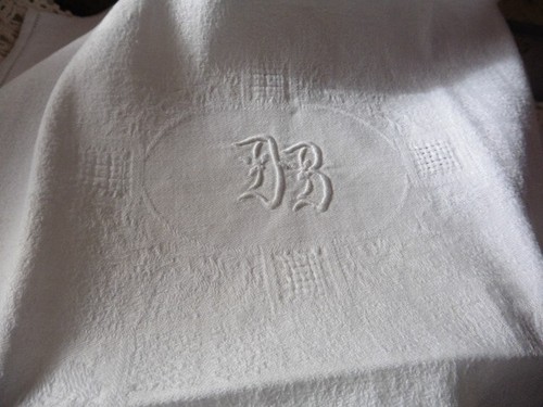 8 ANCIENNES SERVIETTES DE TABLE DAMASSE LIN BLANC"DB" 58X54 CM OURLETS JOURS - Bild 4 von 6