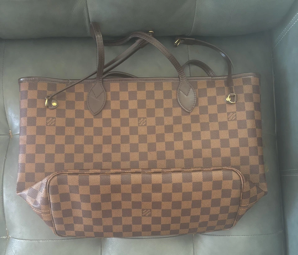 Bolsa de ombro Louis Vuitton Neverfull MM monograma marrom 10”x 16”x 6” - Imagem 2 de 4