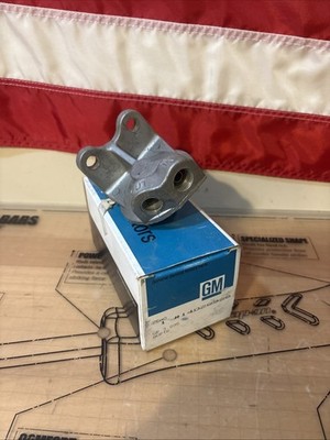 NOS GM 14028928 Chevy 6.2 Squarebody Fuel Filter Adapter 73-87    