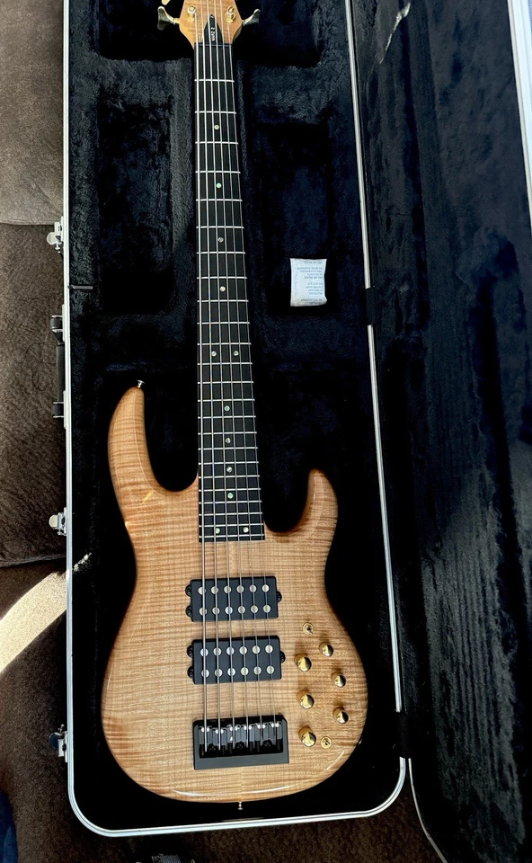 CARVIN BASS LB76P Raro Madera de MAPLE Flama 18v Con Estuche GATOR Bajo Foto 3 de 4
