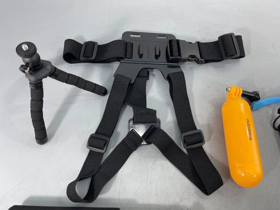 Kit de accesorios esenciales para cámara de acción GoPro de Insignia Foto 3 de 4