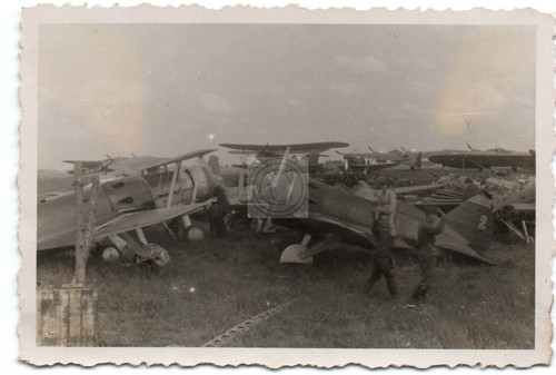 Feldfughafen Flugzeuge zerstört und deutsche Bomber 2
