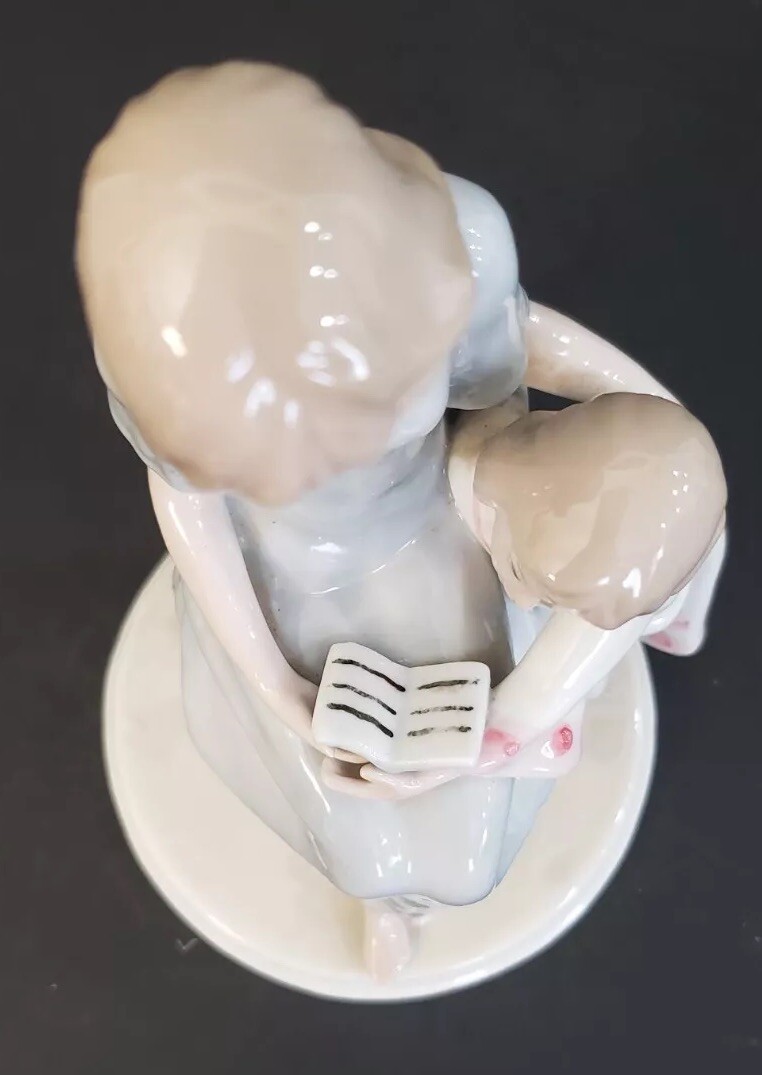 1994 Meico Porcelain Figurine Mother & Daughter Reading A
