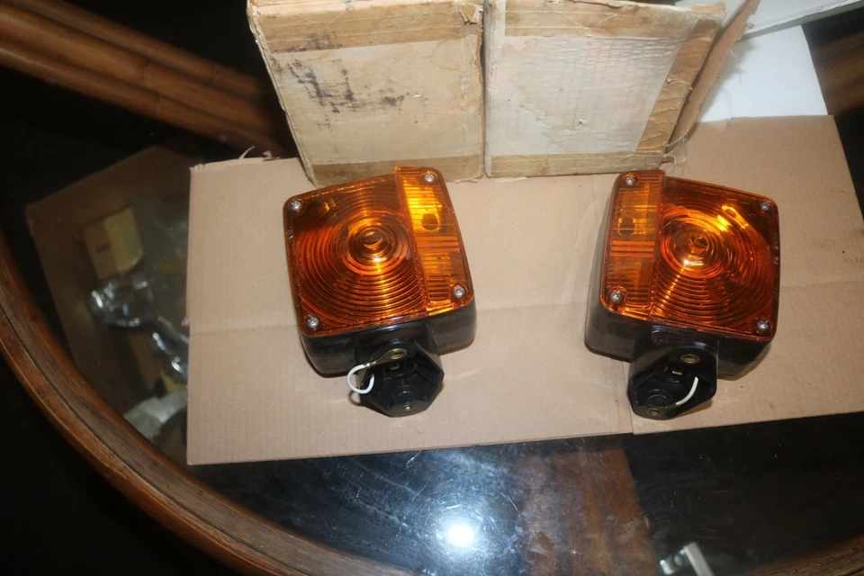 pair NOS GM Chevrolet 1967-79 pickup C K stepside turn signal lights PN 694628 - Image 2 of 4