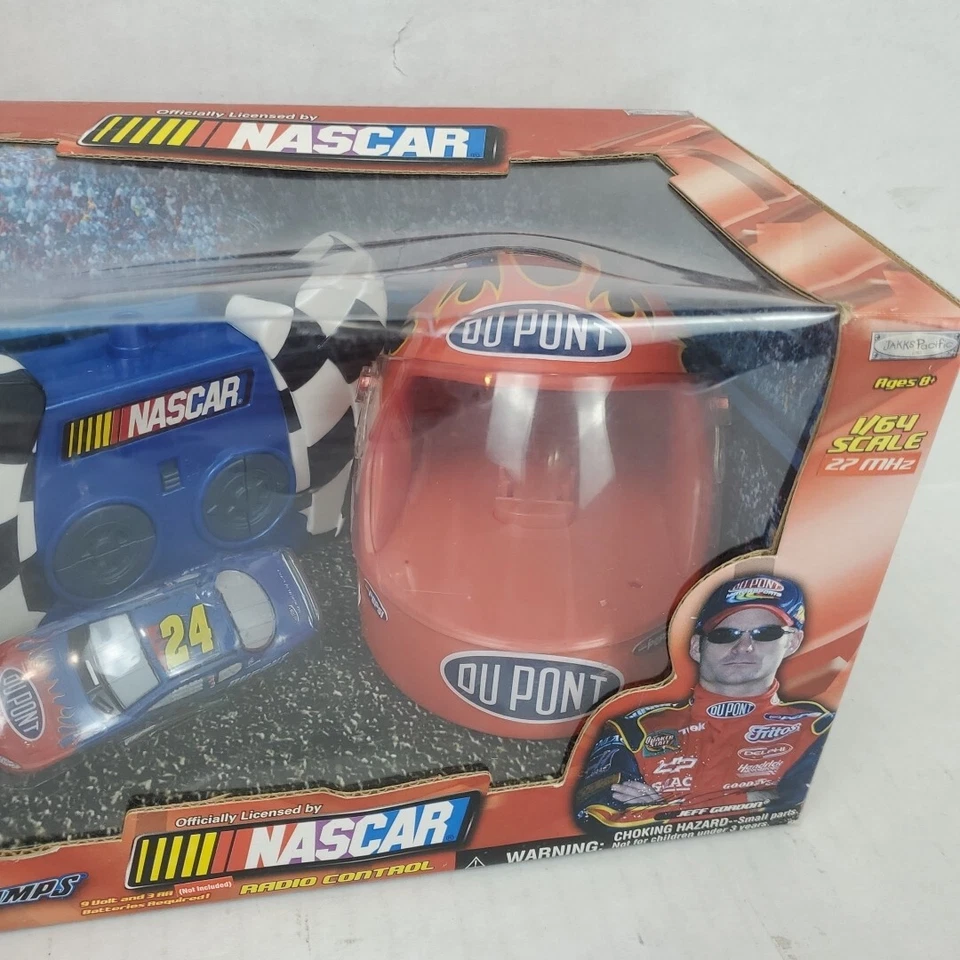 Jeff Gordon #24 DUPONT 2003 Road Champs Radio Control Car Helmet 1:64 NASCAR - Image 3 of 4