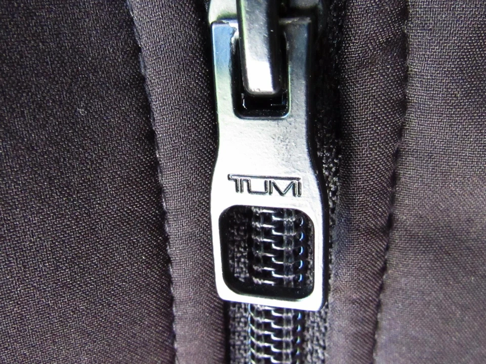 Chaqueta Abrigo Tumi Para Hombre Talla S Forrada de Vellón Negra y Gris Foto 3 de 4