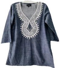 B. Boutique by Evergreen Chambray Women’s  Size Small Shirt Top Embroidered