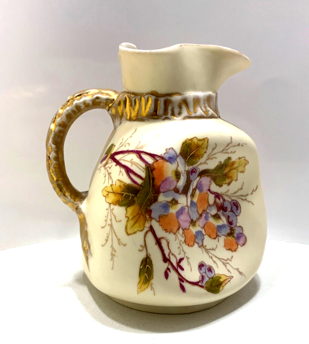 ビンテージ花瓶?(Whitefriars1966年) 19th C Victoria Carlsbad Austria Fine Porcelain Tricorne Hand