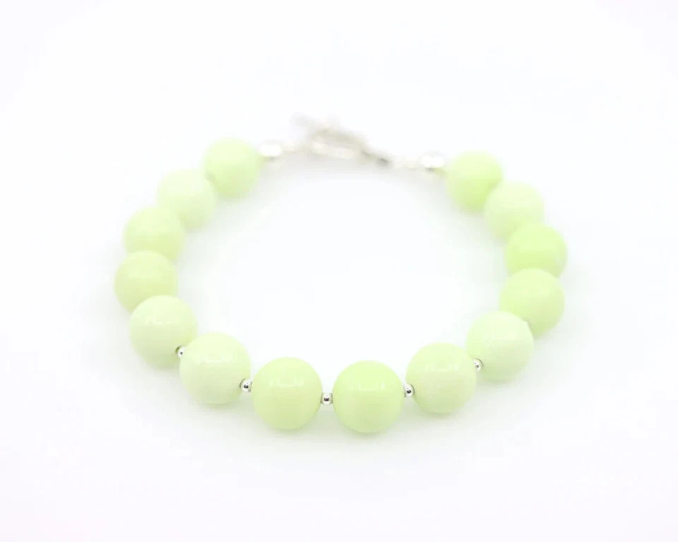 Brazalete grande redondo de 10 mm con cuentas de crisoprasa de limón, cierre de palanca de plata de ley Foto 3 de 4