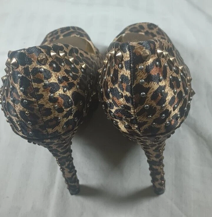Peep toe leopard stilettos size 9 sexy date night studded animal print - Image 3 of 4