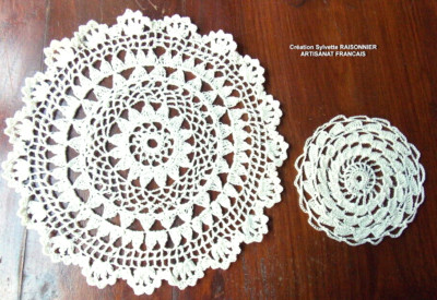 NAPPERONS CROCHET D'ART FAIT MAIN COTON ECRUS24 ET 12CM PRI