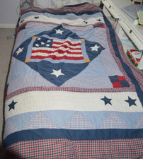 HANDMADE VINTAGE BICENTENNAIL PATRIOTIC QUILT RED, WHITE, BLUE 68"X 86"