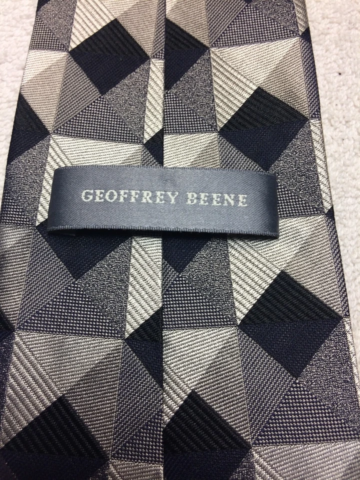 GEOFFREY BEENE MENS TIE NAVY BLUE, BLACK WITH SHADES OF GRAY 4 X 61 - Image 4 of 4