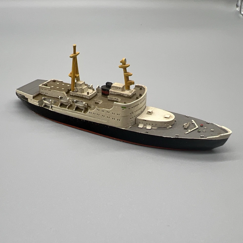 Hansa S 37 • Soviet Lenin Icebreaker • Waterline • Scale 1:1250  - Image 2 of 4
