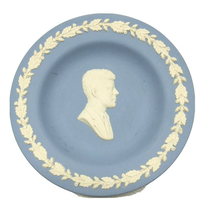 VTG WEDGWOOD BLUE JASPERWARE JOHN F. KENNEDY CAMEO 4 3/8'' PIN DISH TRINKET DISH