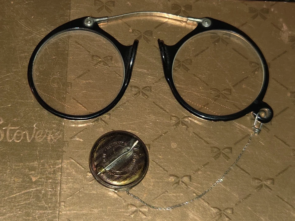 lorgnette vintage con pasador de cadena retráctil Ketcham & McDougall Foto 4 de 4