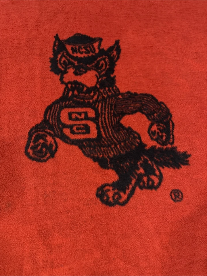 Manta de colección BIEDERLACK NC State Throw College 55 x 48 Wolfpack NCSU EE. UU. Roja Foto 4 de 4