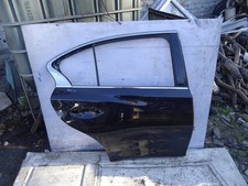 Porte arrière et accessoires Infiniti Q30